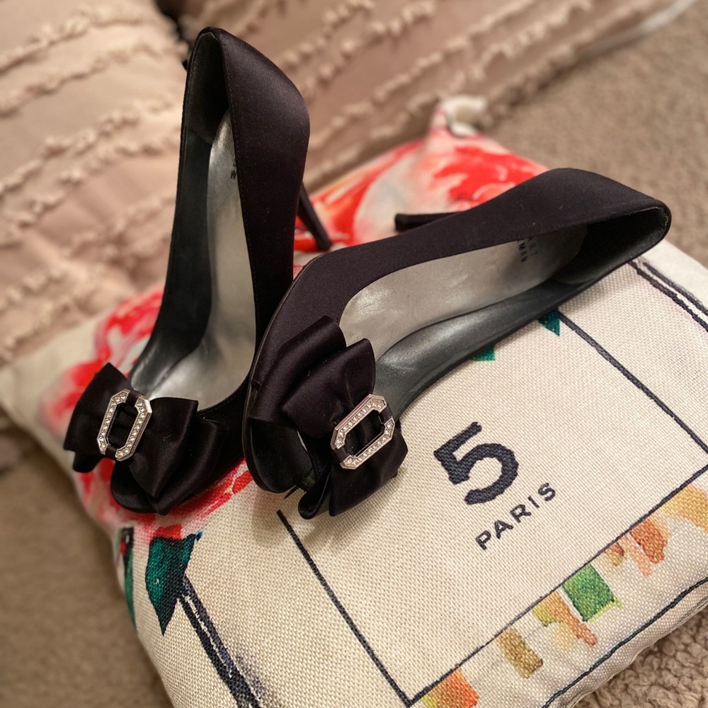 STUART WEITZMAN satin heels